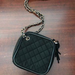 FOREVER 21 BLACK CROSS BODY BAG